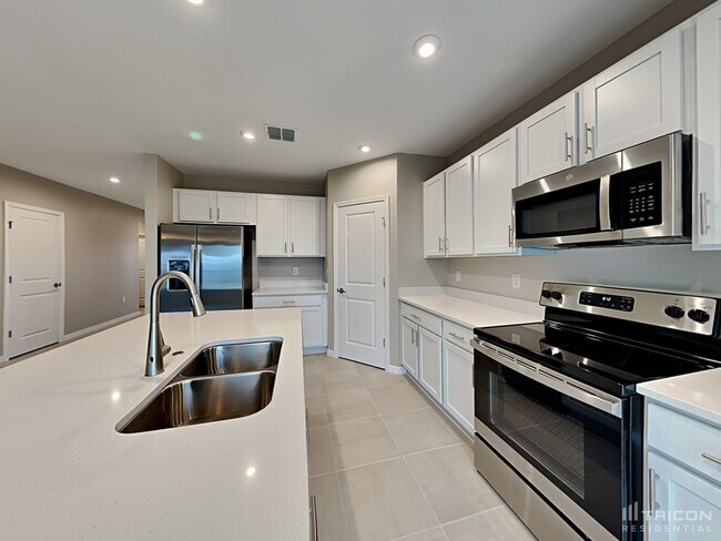 Building Photo - 208 Garnet Ave