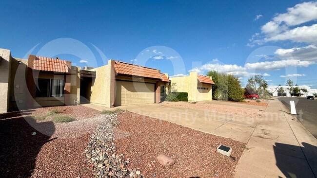 Photo - 538 W Oxford Dr House