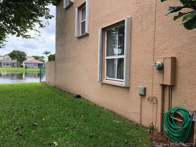 Building Photo - 754 NW 154th Ave