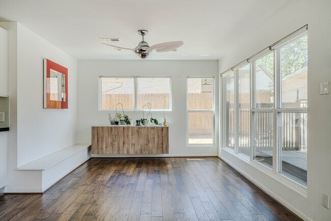 Foto del edificio - 12458 Woodthorpe Ln