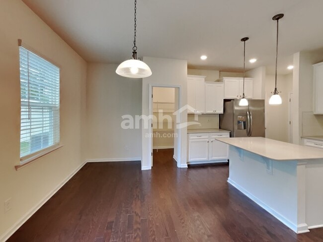 Building Photo - 128 Eden Ave