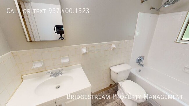 Foto del edificio - *Half Off First Months Rent* Updated groun...