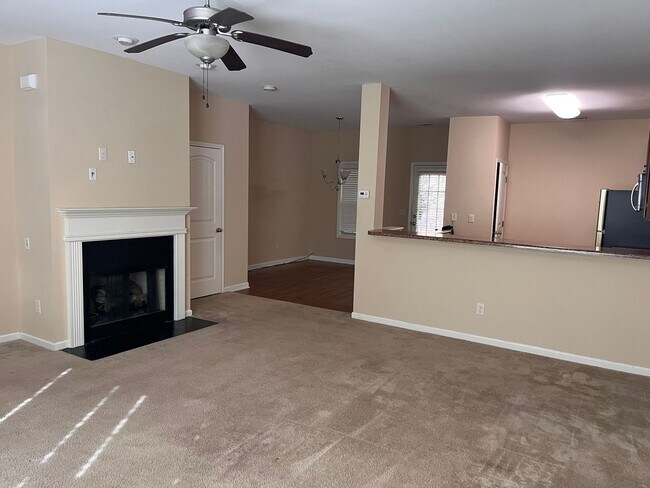 Foto del edificio - Lovely 3 Bedroom 2.5 Bath Townhouse in Raleigh!
