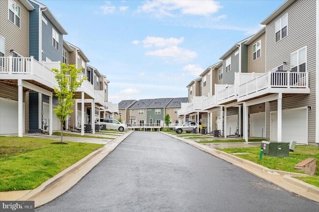 Building Photo - 1815 Iris Ln