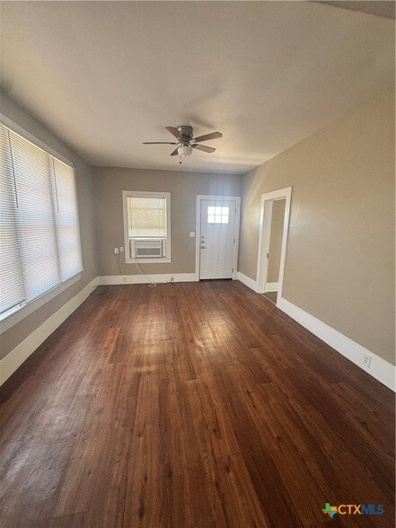 Foto del edificio - 4711 N Main St