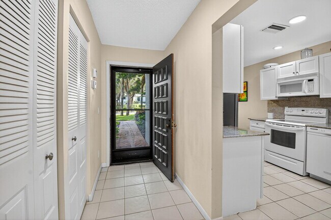 Building Photo - 7 Southport Ln