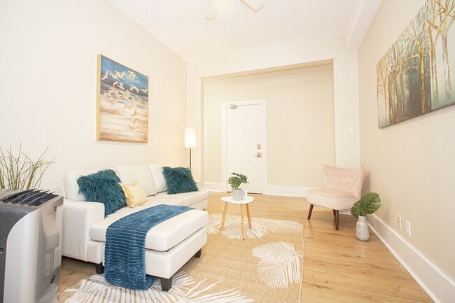 Building Photo - 105 Clarke Apartment