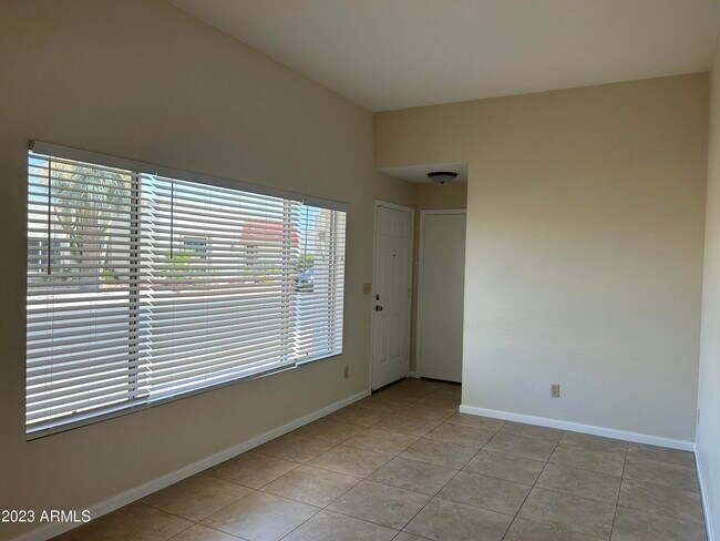 Building Photo - 1007 E Michelle Dr