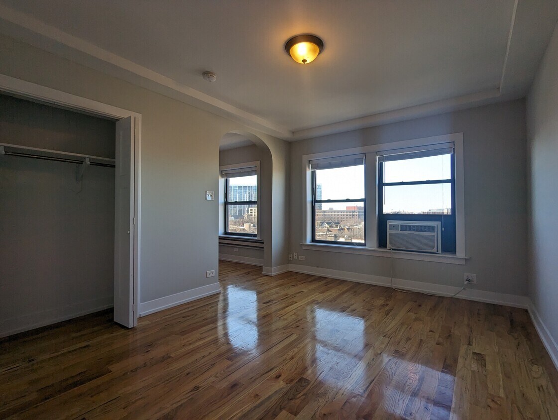 Foto principal - 557 W Arlington Pl