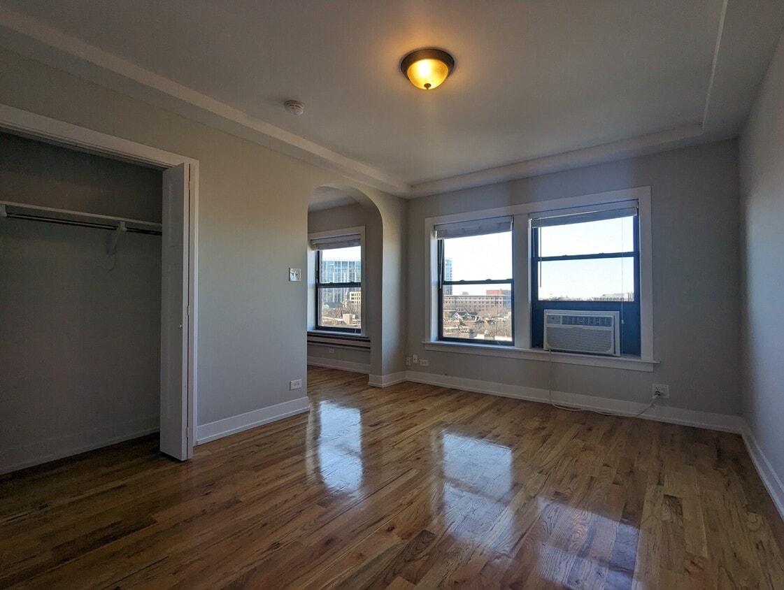 Primary Photo - 557 W Arlington Pl