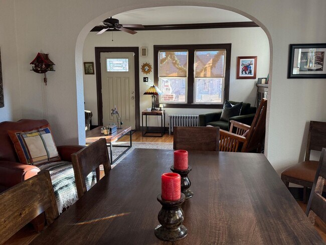 Building Photo - LOCATION LOCATION! This stunning remodeled bungalow has 4-beds and 2-baths w/ an office and is lo...