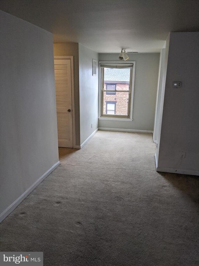 Building Photo - 2 E Wheeling St