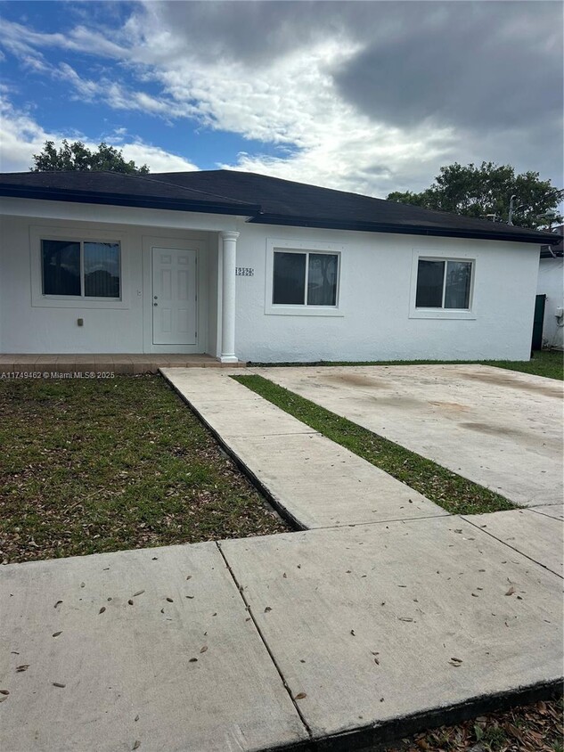 Foto principal - 12320 SW 216th St