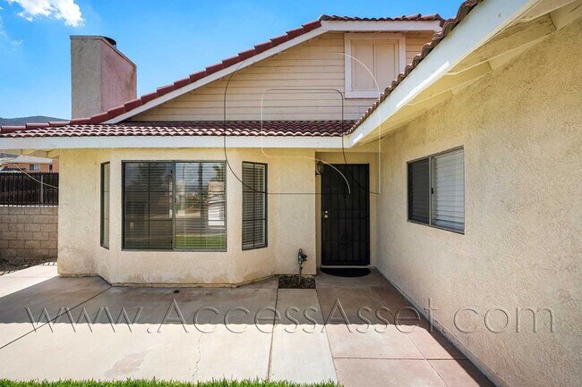 Foto del edificio - Charming 3 Bed/2 bath Home In Lovely Lake ...