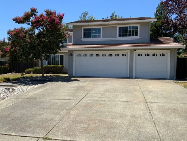 Building Photo - Gorgeous 4 bedroom Home in Fairfield..... ...