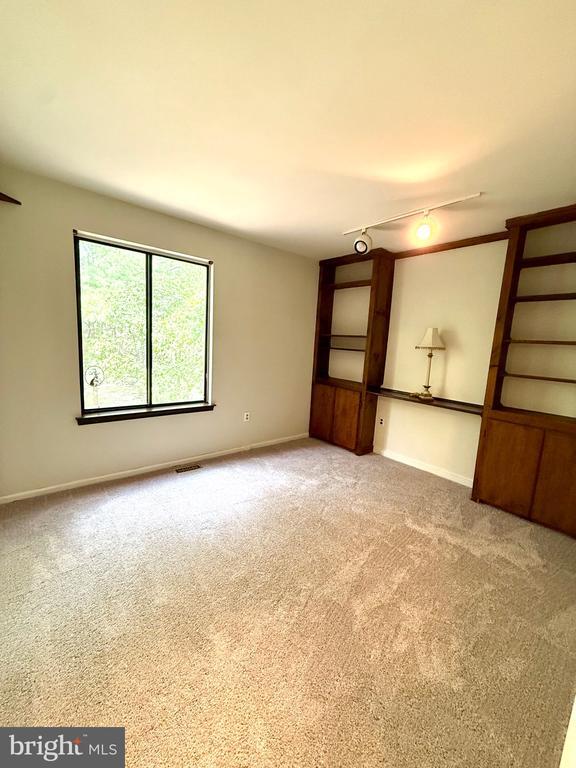 Building Photo - 4 Hazelhurst Dr