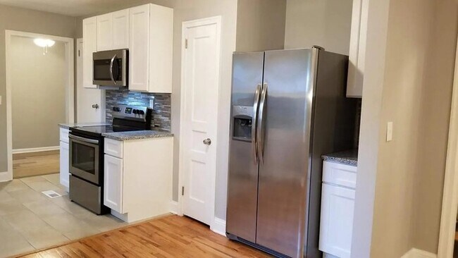 Foto del edificio - 3BR w/ In-Unit W/D + Assigned Parking in Nashville