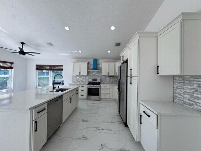 Foto del edificio - 240 Malibu Cir