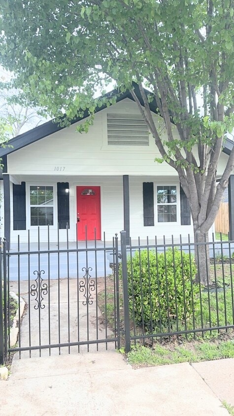 Primary Photo - 1017 E Baltimore Ave
