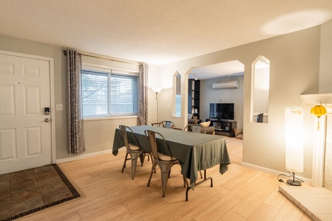 Building Photo - 4106 NE Senate St