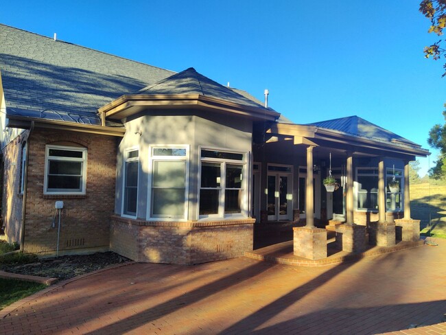 Building Photo - *LEASE PENDING* Stunning Executive Home in...