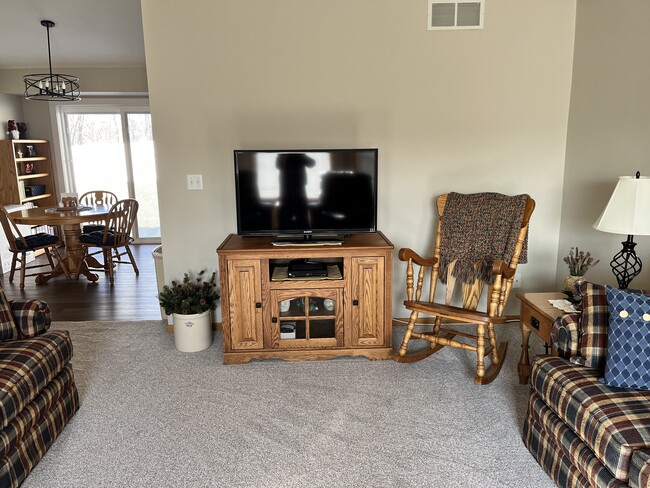 Building Photo - 2818 S Cedar Ave