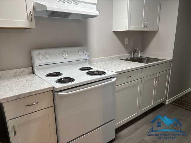 Foto del edificio - For Rent - 1 Bed/ 1 Bath Garage Apt - 1418 1/2 S Van Buren