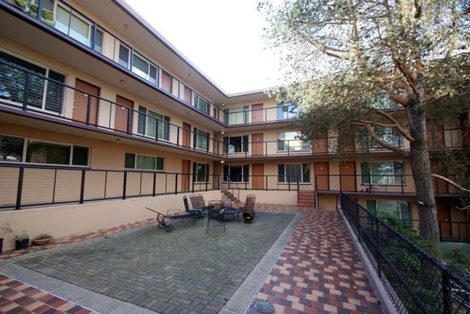 Primary Photo - 2852 Eastlake Ave E