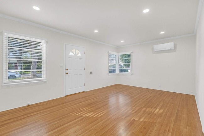 Foto del edificio - 340 N Monterey St