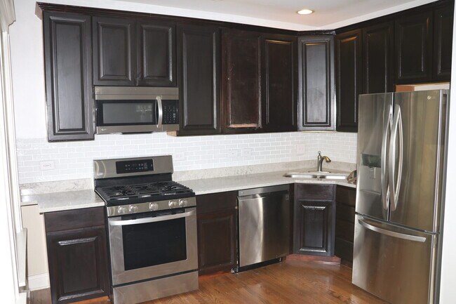 Building Photo - 4311 N Paulina St