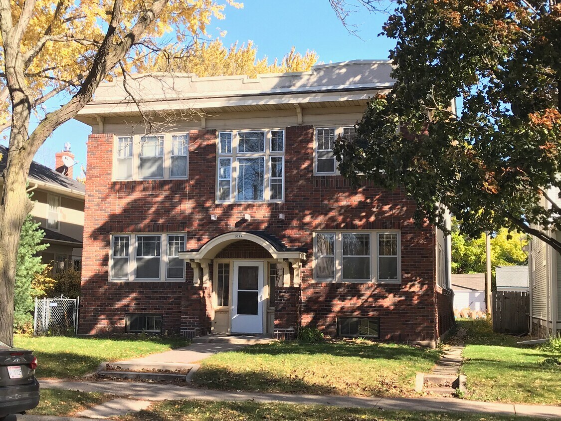 Primary Photo - 3719 Harriet Ave