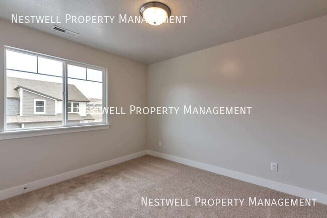 Building Photo - 1556 W State Rd