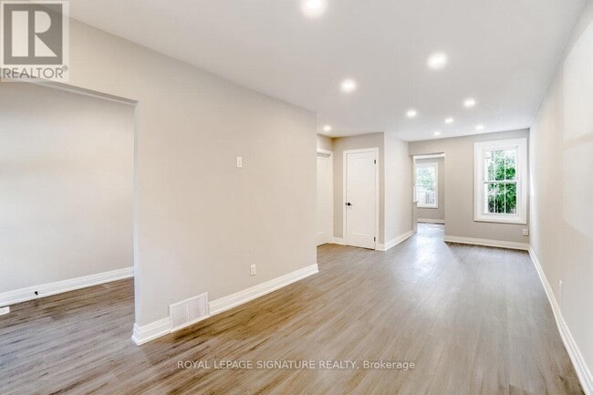 Building Photo - 133 Lottridge St