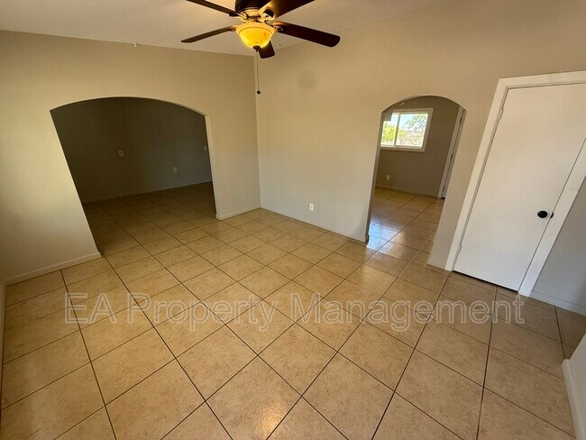 Foto del edificio - 725 Marcella St NE