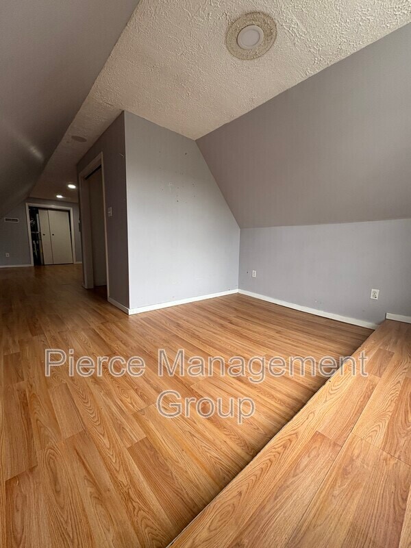 Building Photo - 140 Rumford St