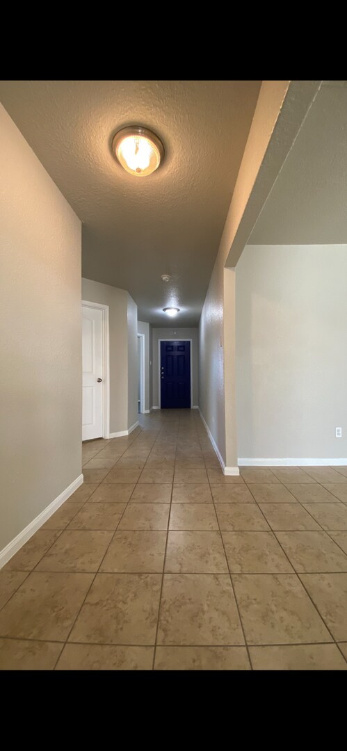 Building Photo - **1550/Month** Far West San Antonio