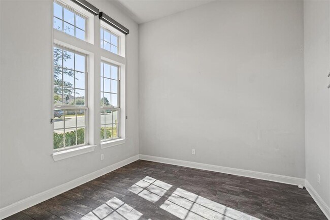 Foto del edificio - 2700 Mazaro Way