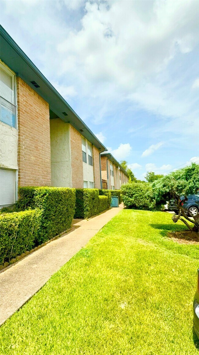 Building Photo - 8360 Jorine Dr
