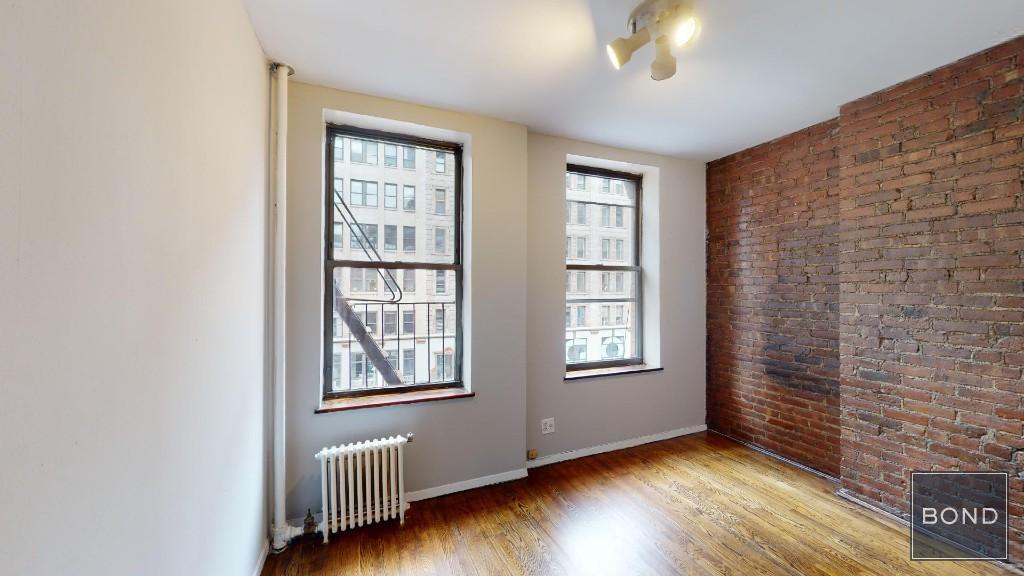 Foto principal - 221 E 23rd St