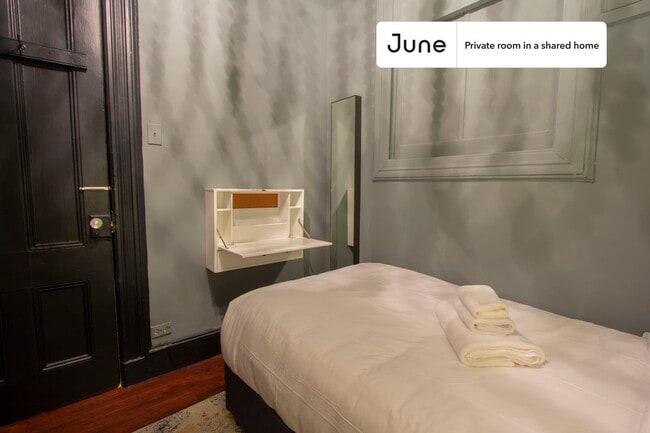 Building Photo - Private bedroom in 4 bed/1 bath Home