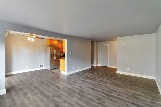 Building Photo - 425 45th St SW #201