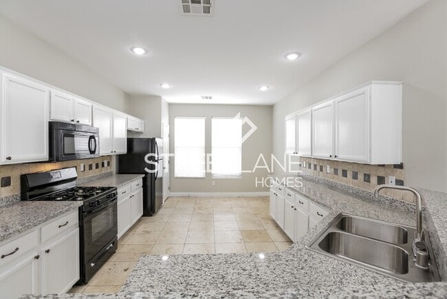 Building Photo - REDUCED!