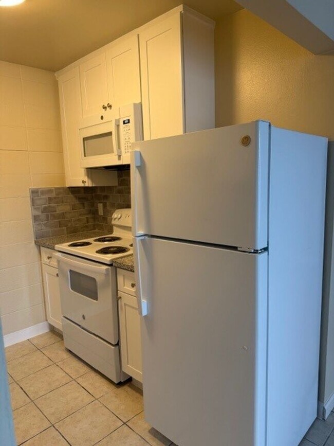 Foto del edificio - 1728 Broadway St