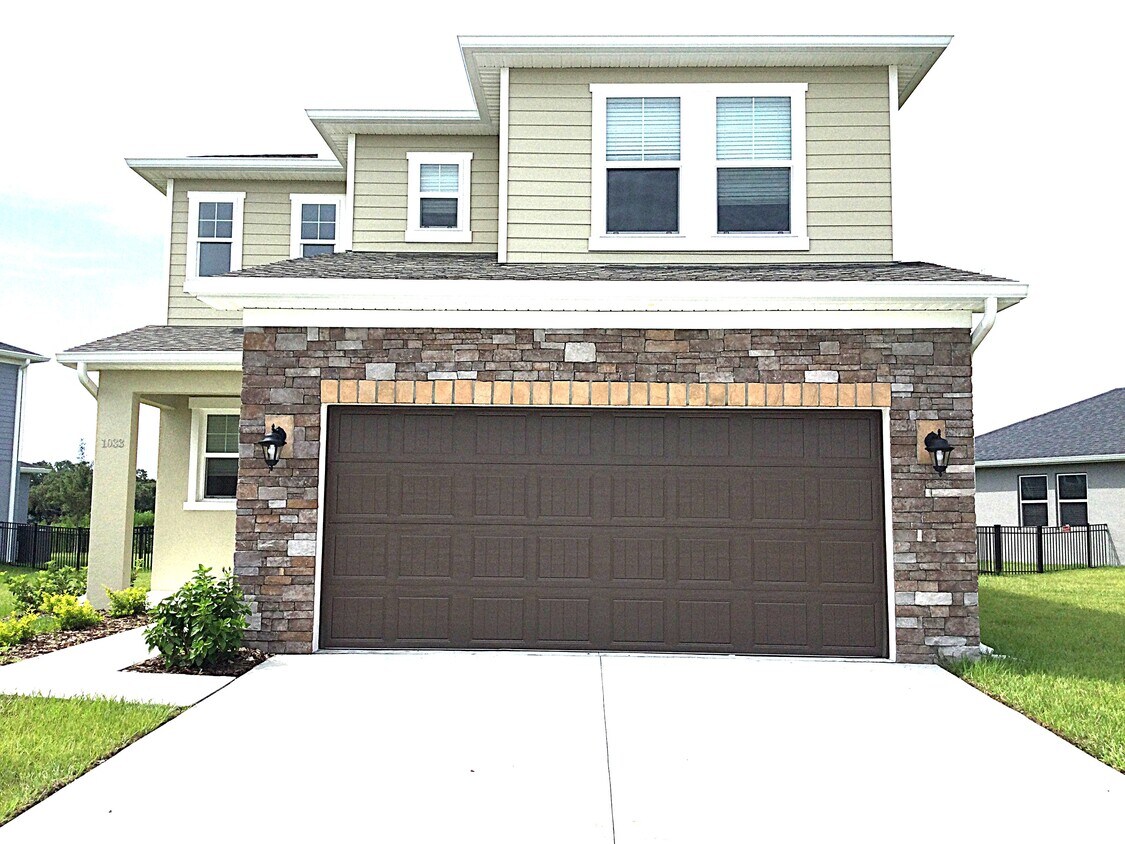 Foto principal - 1033 Walden Pond Dr