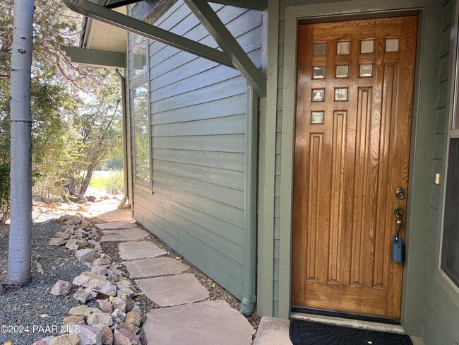 Foto del edificio - 671 Crosscreek Dr