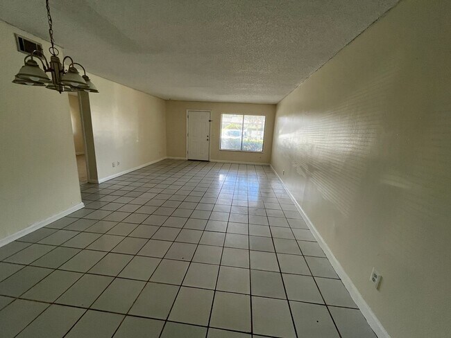 Foto del edificio - 605 Northlake Blvd