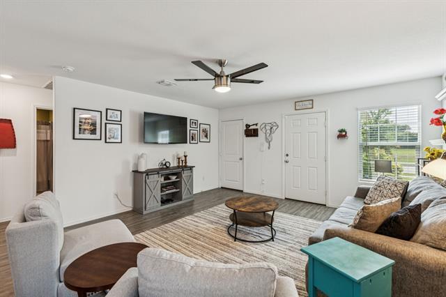 Foto del edificio - 7408 Bluebell Ln
