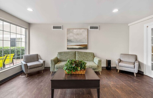 Building Photo - Furnished Studio-Dallas - Plano Parkway