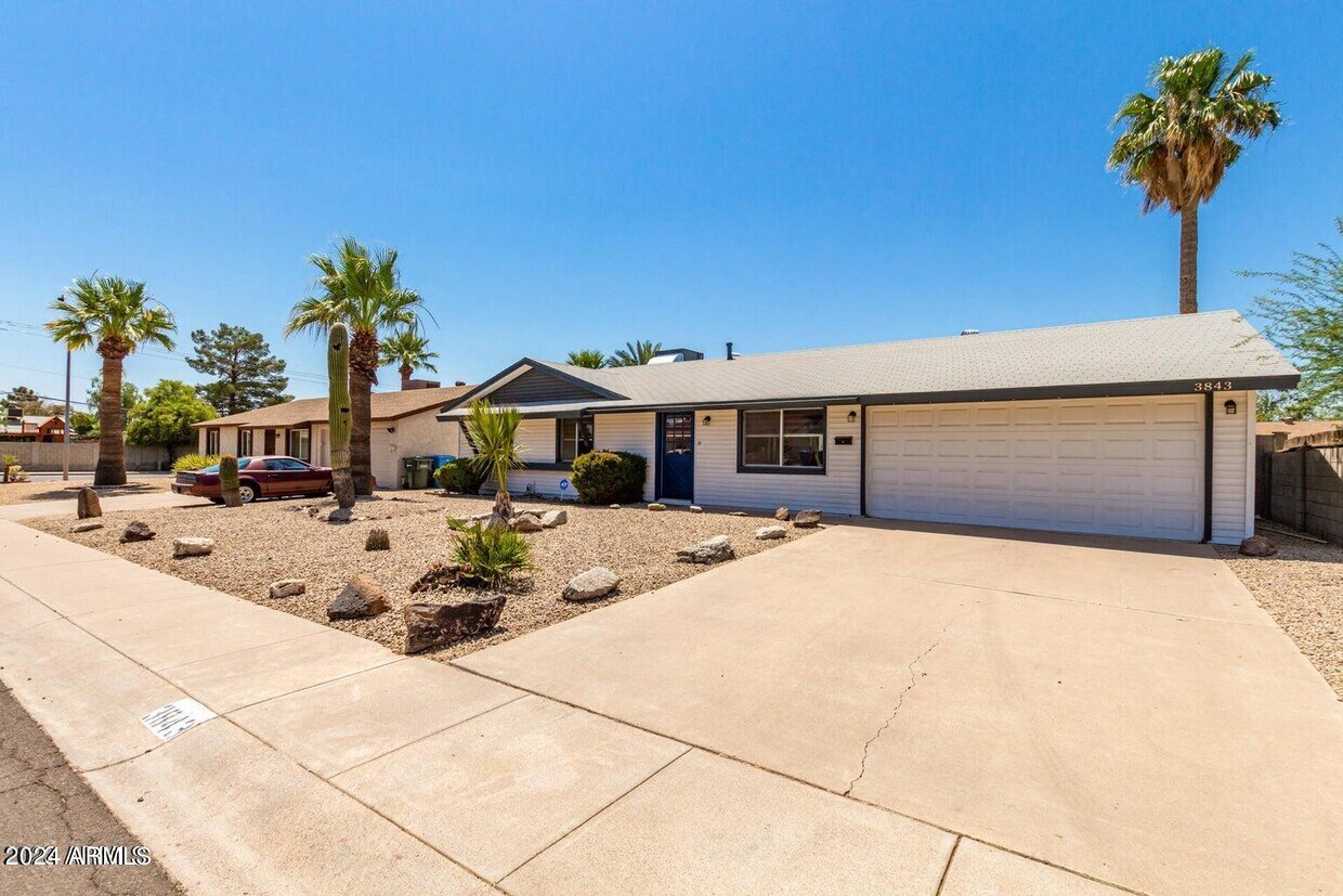 Foto principal - 3843 E Friess Dr