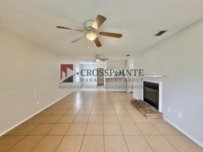 Foto del edificio - Charming 2 Bed, 1 Bath Duplex!